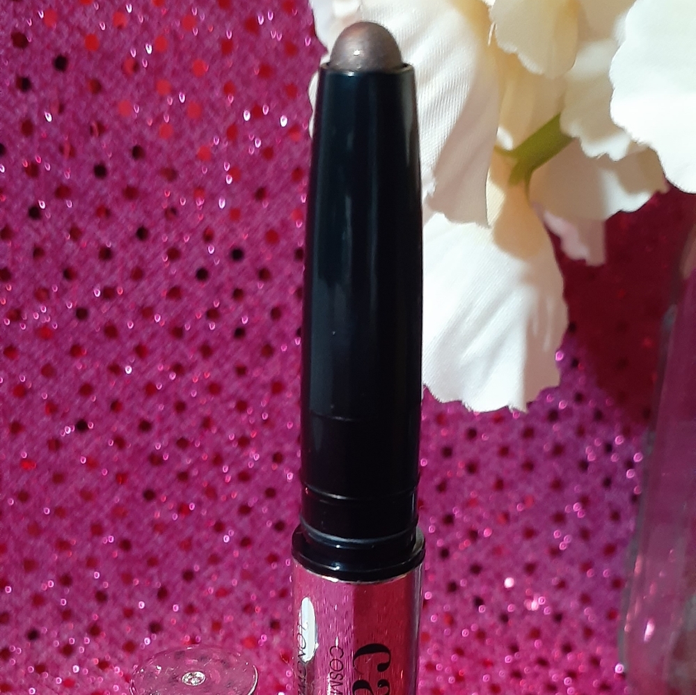 Cargo pen eyeshadow